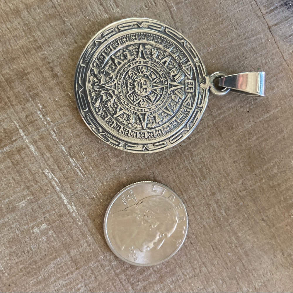 Mayan sun pendant 9.25 - Picture 3 of 4
